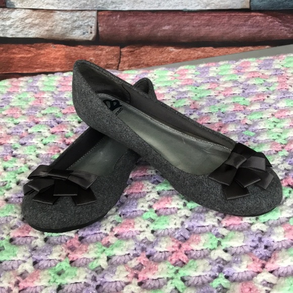 Fergie gray cloth flats - Picture 1 of 4
